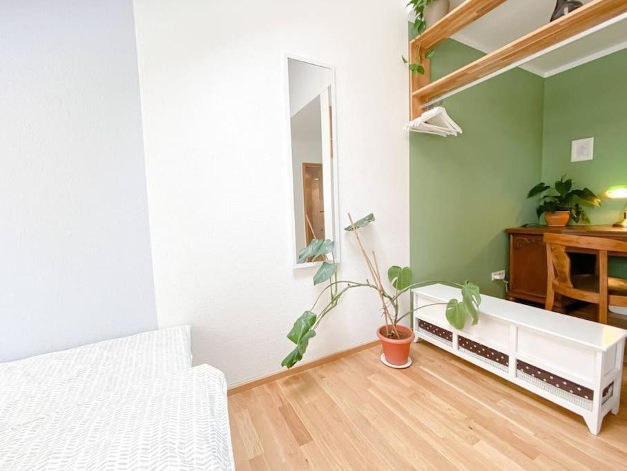 Schoene Ferienwohnung Mit Blick Ueber Stadtwald Лейпциг Екстер'єр фото